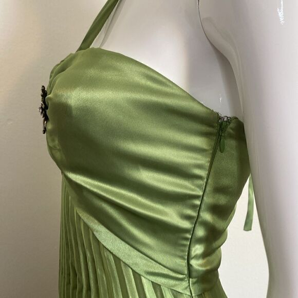 Betsy & Adam Apple Green Pleated Gown Size 2 - Picture 9 of 16